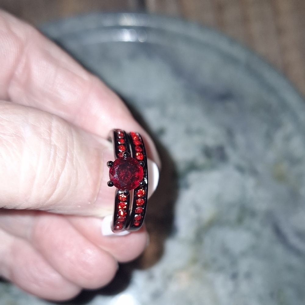 Elegant Goth Red and Black Women's Ring Set - Picture 5 of 8